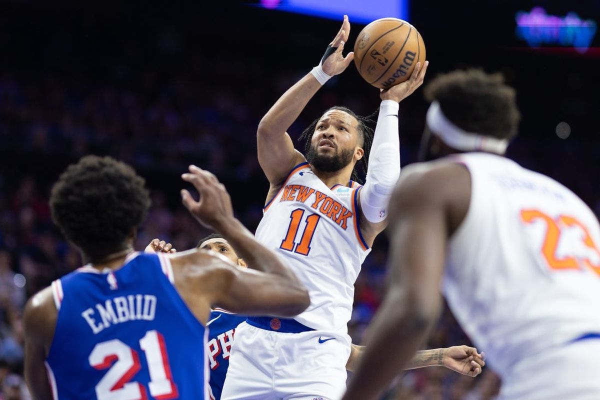 Knicks hold off 76ers for series-clinching win