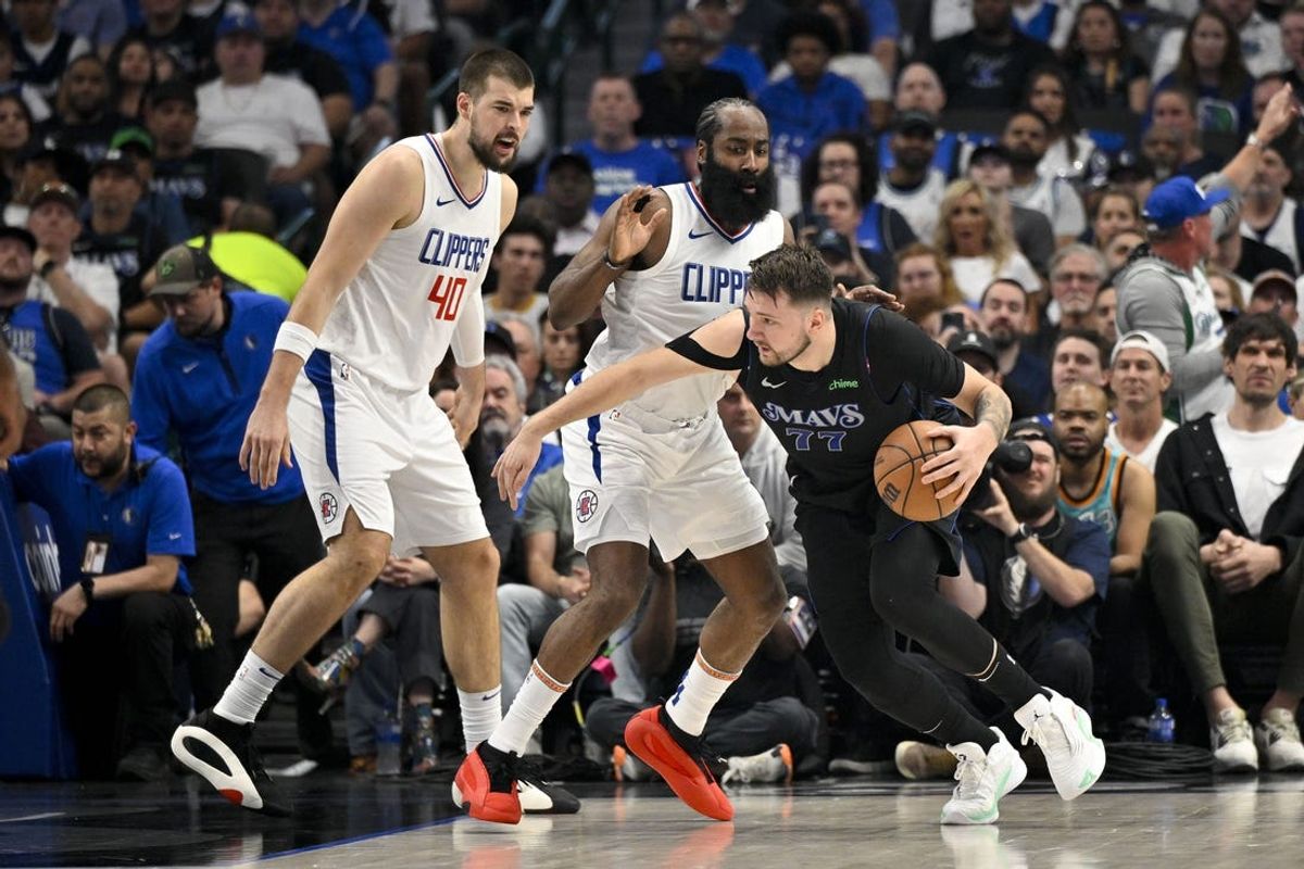 Kyrie Irving's big 2nd half helps Mavs eliminate Clippers