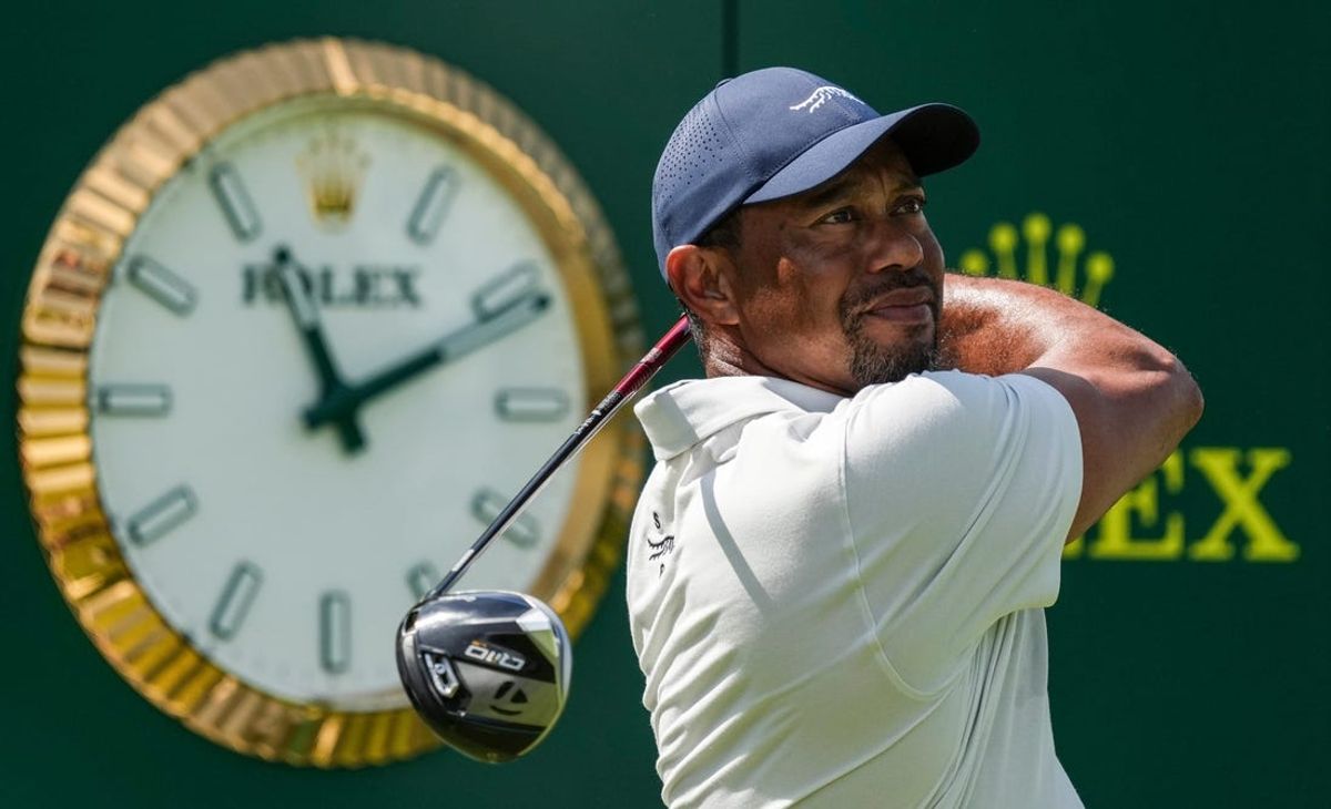 Tiger Woods draws massive crowd at PGA practice round