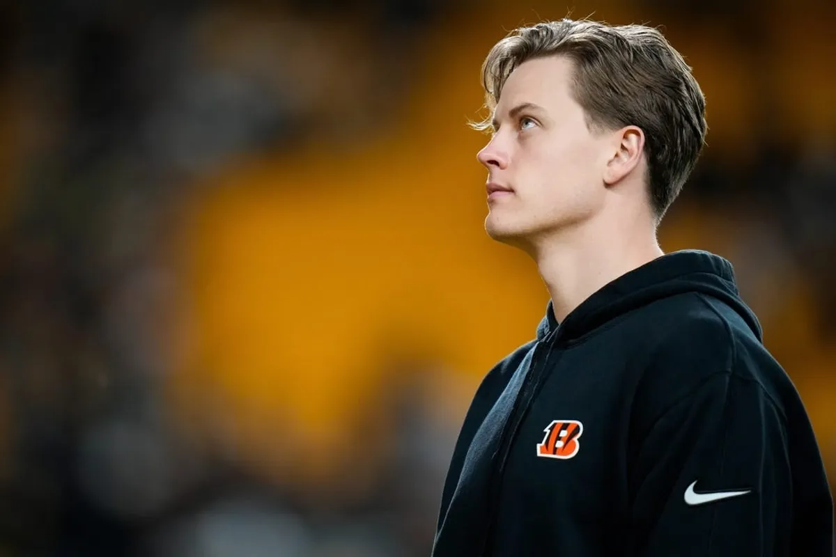 Bengals QB Joe Burrow resumes throwing at offseason workouts