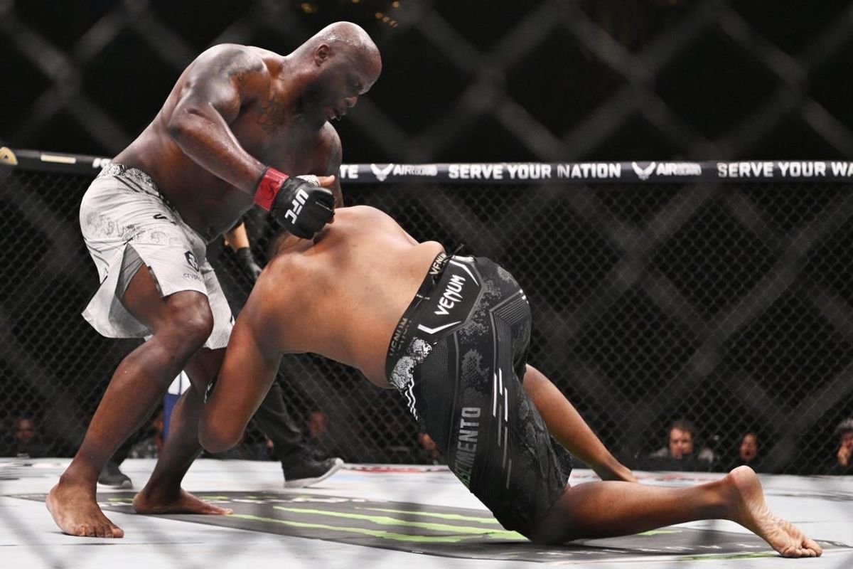 Derrick Lewis whoops it up after stopping Rodrigo Nascimento