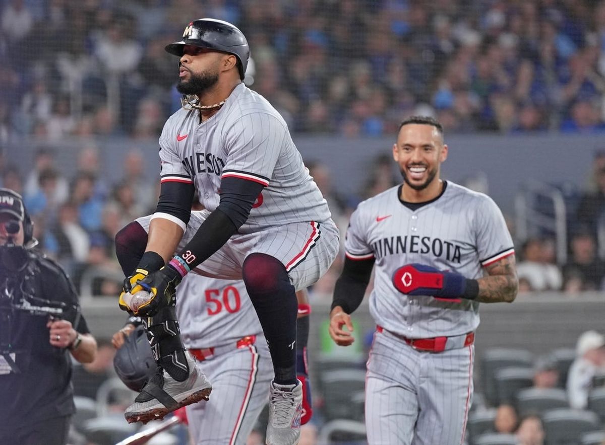 Blue Jays rally from six-run deficit, clip Twins 10-8