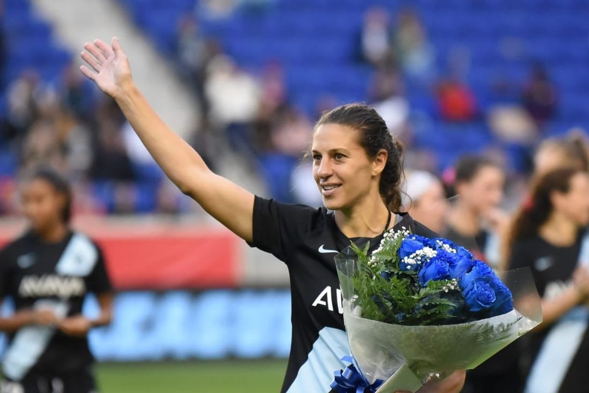 Former USWNT star Carli Lloyd announces pregnancy